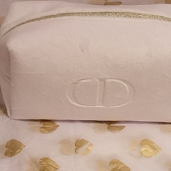 Dior limited edition Velvet cosmetic/ cross body Bag with free Dior lipstick - Picture 5 of 16